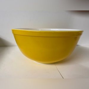 Vintage Pyrex Reverse Primary Yellow 403 mixing bowl 8.5”